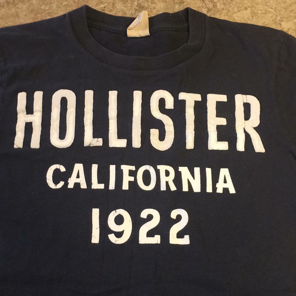 Hollister T shirt